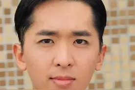 当代“赌王”邓兆尊，53岁坐拥三女，不结婚不生子，与母亲争家产图片