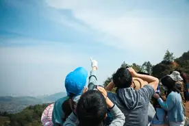 家门口逛动物园，龙泉山上观猛禽，五一不出成都看飞禽走兽图片