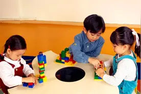 幼儿园老师发孩子“午睡照”，妈妈质问园长：孩子这么午睡科学吗图片