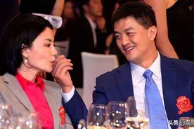 李亚鹏难逃“本山定律”？羽泉合体为其庆生，众星云集似颁奖典礼图片