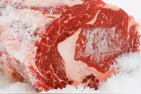 无论冻肉有多硬，用这个方法，10分钟快速解冻，还不影响口感图片
