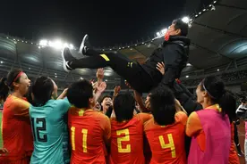 韩国媒体又酸了！吐槽女足拖延时间+抨击中国球迷，却被王霜征服图片