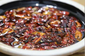 厨师秀教你：糊辣油的制作诀窍，冬天吃火锅蘸料，拌凉菜必备视频封面