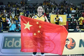 中国女排名将朱婷所在的瓦基弗银行队，夺得女排超级杯冠军！图片