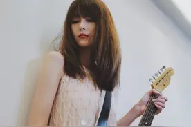 腾讯美女主播小七晒美照 重金属摇滚萝莉展现别样魅力图片