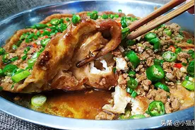小猫这么做“锅塌豆腐”，吃一口鲜香滑腻，鲜嫩多汁，家人都喜欢图片