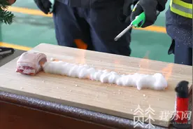 网红“人造雪”安全吗？消防实验提醒：小心“喷雪”变“喷火”图片