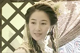 八版“翠羽黄衫”霍青桐颜值对比，谁让人眼前一亮，谁在充数？图片
