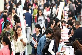 宁可守着三千死工资，也不愿去工地一天挣300，原因并非你所想图片