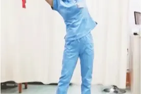 弹力带也能练肌肉！跟着专家做，肩颈酸腰腿疼，通通都赶走图片