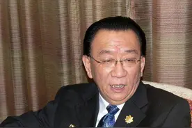 侯耀华真的有资格将郭德纲从侯氏相声家谱中除名吗？图片
