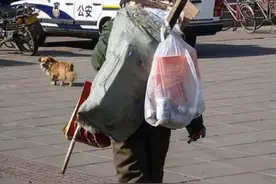 拾荒三年赚了270万？沈阳一位老汉，专拾这个东西图片