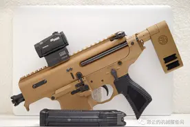 SIG MPX“铜斑蛇”，最小的民用卡宾枪，可藏进车门储物架图片