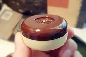 皮肤黄的女人：我国有一老牌素颜霜，出门前涂涂，皮肤白皙显年轻图片