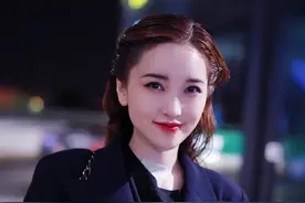 金莎首次尝试中分大背头发型，英气又酷飒！甜妞总算蜕变了图片