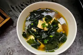 天热出汗多，多给家人煲汤喝，补水解暑，清热下火，平安入伏天图片