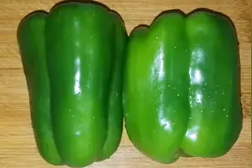 两个菜椒，做法简单又好吃，快快动起手来，自己动手丰衣足食视频封面