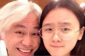 台湾爷孙恋近况曝光！64岁李坤城零收入，与女友暂缓结婚生娃计划图片