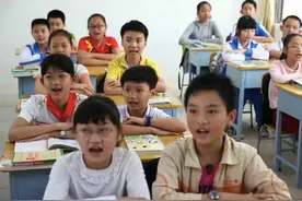 班主任：调座位时会有私心，被分配到这区域，说明老师已经放弃你图片
