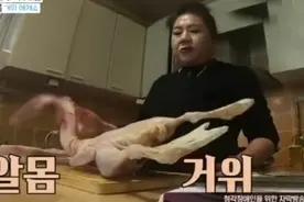有钱？咸素媛婆婆一早炖鸡烧鹅，大口啃鸡头，9个月慧贞用手抓饭图片