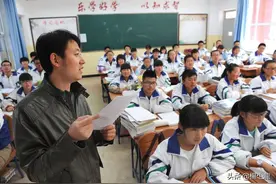生理课，女生羞红了脸图片