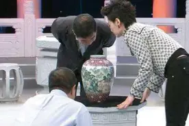 老太太带金钗鉴宝，专家发现上面刻有5个字，问到：你是格格？图片