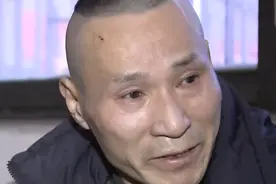 农民工拾到弃婴抚养12后，被富贵生父强势夺回，做法过分了图片