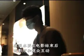 不容易！20岁男星为新戏宣传，厅内仅坐两位观众，强忍泪水致谢图片
