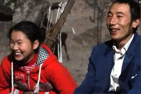 农村18岁少女因家贫嫁给36岁男子，两人婚后生活很甜蜜图片