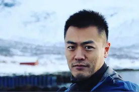 刘銮雄长子刘鸣炜：不穿名牌不爱女星，将21亿股票让给后妈甘比图片