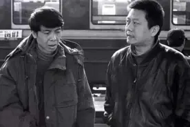 家庭破碎缺少父爱，事业受阻惨遭封杀，冯小刚不为人知的自卑一面图片