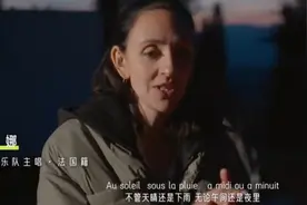刘烨外国妻子彻底火！组乐队参加综艺，穿印花玩混搭风气场全开图片