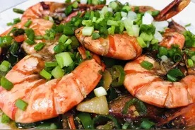 一道家常油焖虾配白米饭，肠胃和心理瞬间得到极大的满足【原创】图片