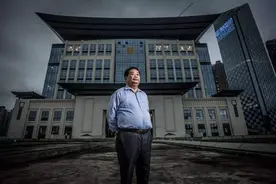 新疆第一富豪：打造千亿资产企业，却选择无偿献给国家图片