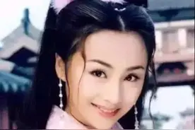 46岁曹颖胖成王姬，黑裙长靴难挡臃肿赘肉，形似大妈灵气全无图片