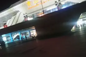 离别的车站，再见已是陌生人图片