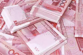 老板突然叫我到办公室，如果答应他的条件，从此以后我月薪2万！图片