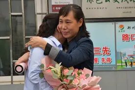 兢兢业业尽职守 扎根基层乐奉献——郑州公交抗疫“姐妹花”退休，浓浓真情不舍奋斗岁月图片