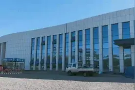 石嘴山市游泳馆，炎炎烈日下抓紧建设的脚步！图片