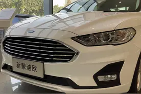 2020款福特蒙迪欧到店，外观时尚风，配膝部气囊+7色氛围灯图片