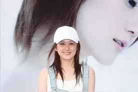 被张娜拉的脸骗了，穿背带牛仔裙配中筒靴，80斤的脸110斤的腿图片