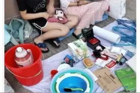 “大四学姐毕业了，卖个人二手物品”。网友：为啥我想连人都买了图片