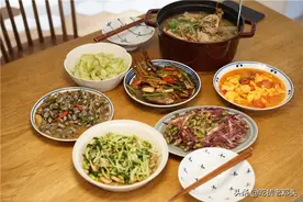 准公婆邀请我去吃饭，第一次去男友家就执意下厨，上桌备受欢迎图片