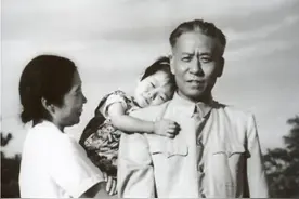 她是刘少奇第四任妻子，因任务“假戏真做”，后来却无奈提出离婚图片