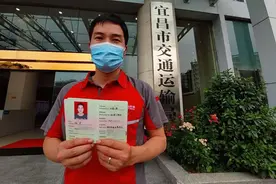 武汉“快递小哥”评职称：提升职业认同感，以后或与待遇挂钩图片