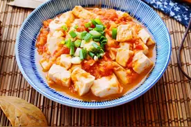 5块钱的西红柿和豆腐这样做，色泽诱人，开胃又下饭图片