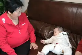 山东67岁高龄产妇谈老年得子：坚持母乳喂养，孩子已学会叫“爸”图片