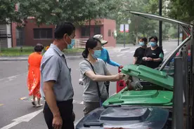 北京市城管委主任孙新军：垃圾混装混运将被高限处罚图片
