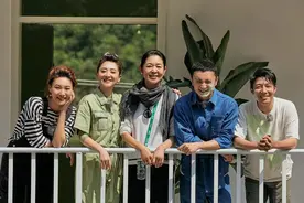 说真的，没想到“凡尔赛”央视主持人穿搭这么潮，气质更让我酸图片