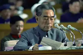 “只见灵车去，不见总理归”——十里长街两旁，他们还在等候总理“回来”图片